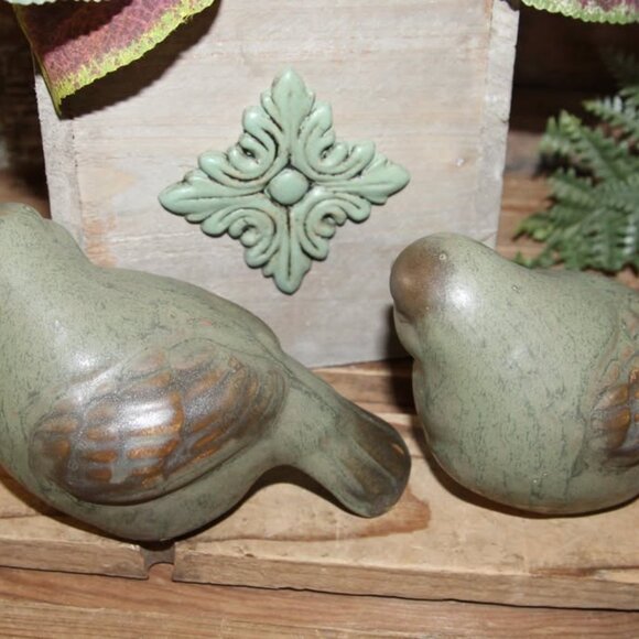 Rustic French Country Ceramic Decor Birds & Greenery Box Arrangement - Picture 5 of 8